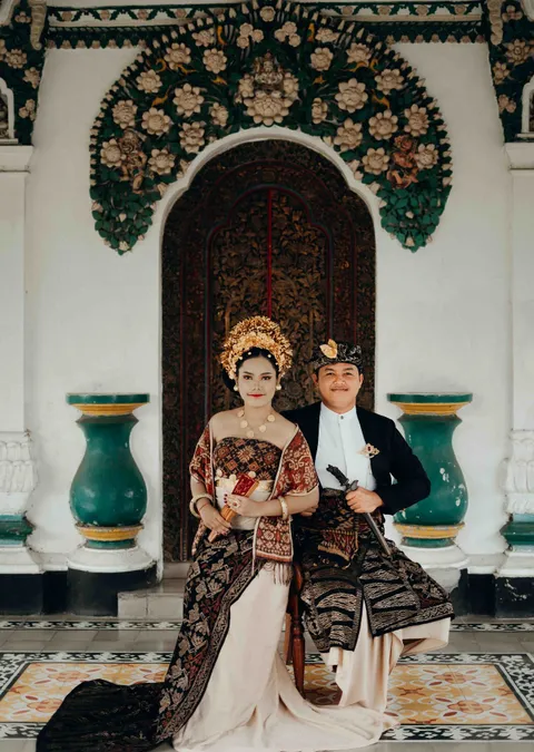 Foto sampul undangan Santi & Suryadi