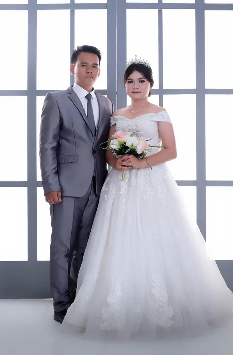 Foto sampul undangan Mona & Indra