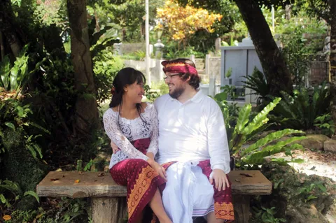 Foto sampul undangan Ayu & Tom