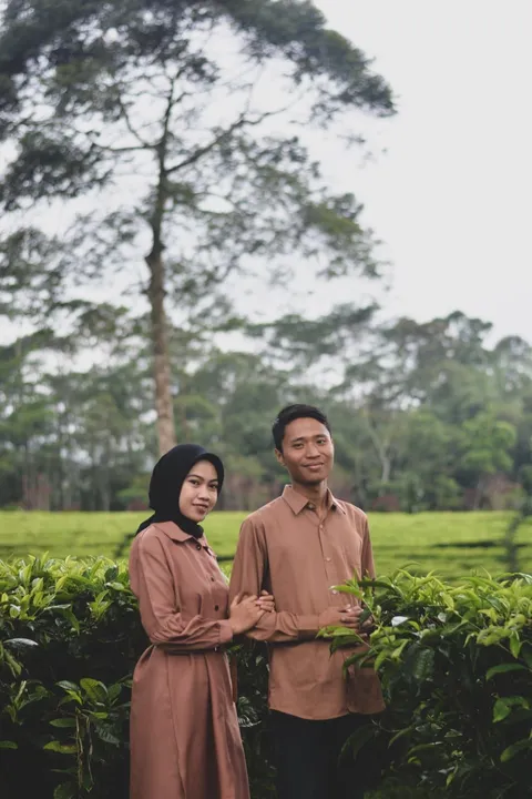 Foto sampul undangan Atin & April