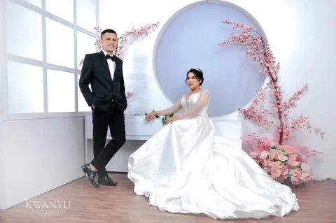 Foto sampul undangan Meidy & Dony