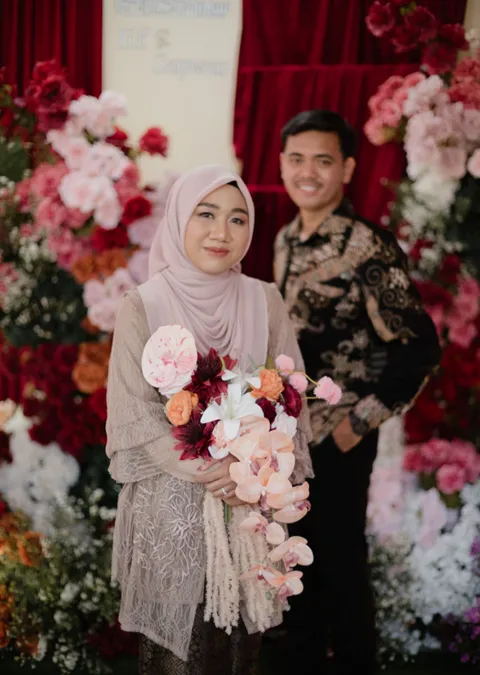 Foto sampul undangan Owan & Iif