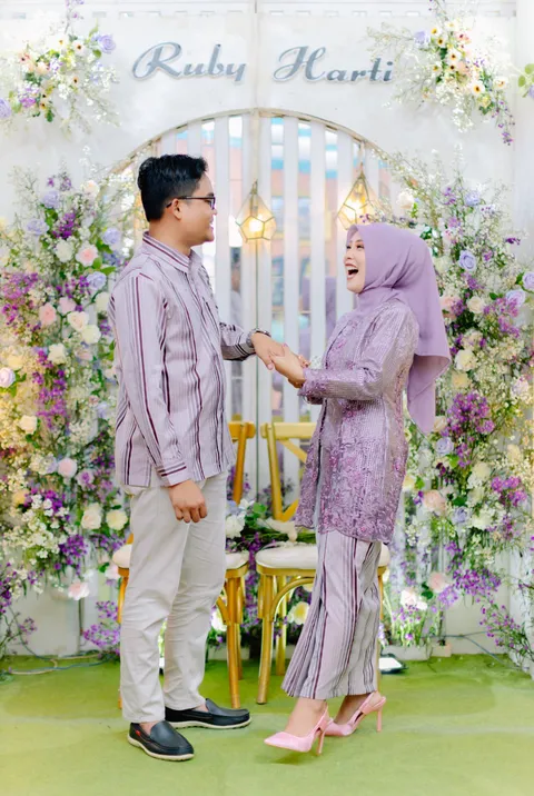 Foto sampul undangan Harti & Robi
