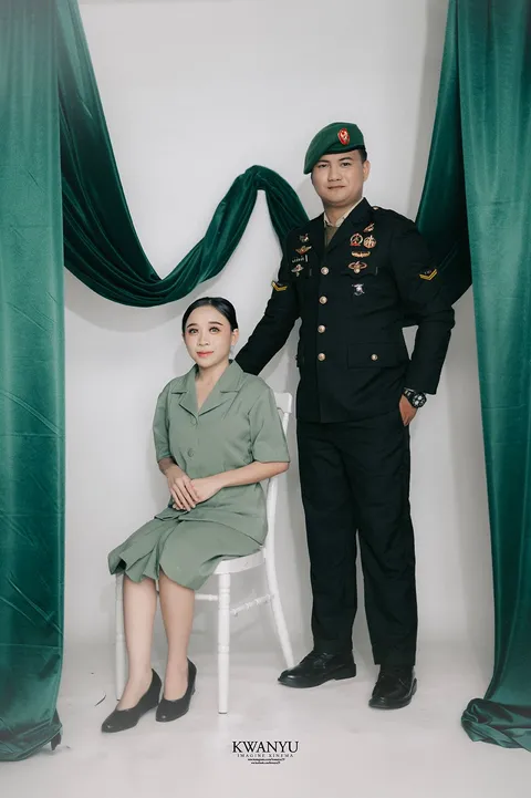 Foto sampul undangan Mutiara & Fidell
