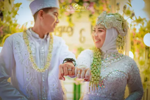 Foto sampul undangan Agus & Lisa