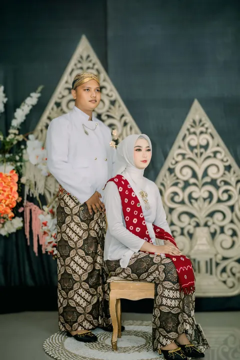 Foto sampul undangan Kris & Sri