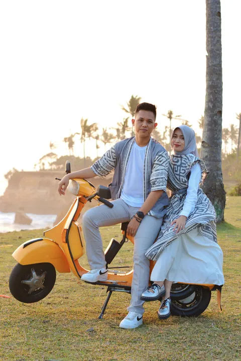 Foto sampul undangan Mada & Kintan