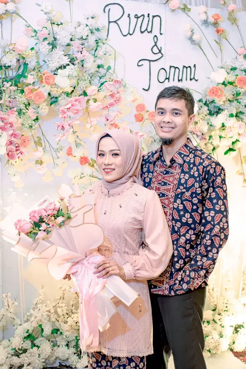 Foto sampul undangan Tommi & Ririn