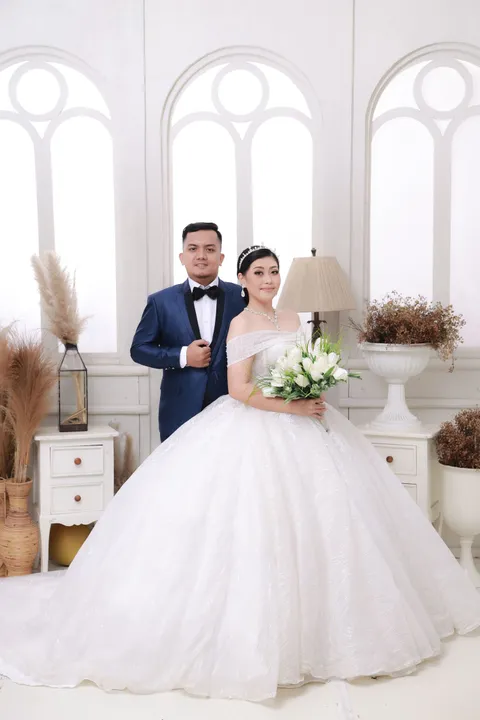 Foto sampul undangan Okta & Victor