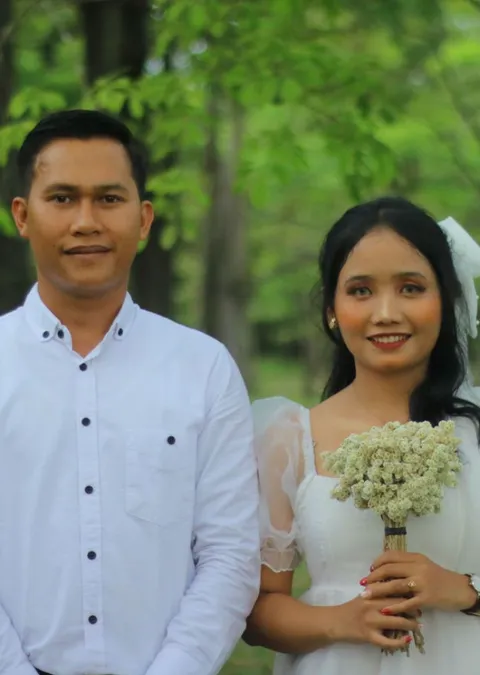 Foto sampul undangan Lastri & Rio