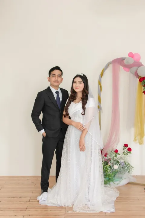 Foto sampul undangan Debora & Roy