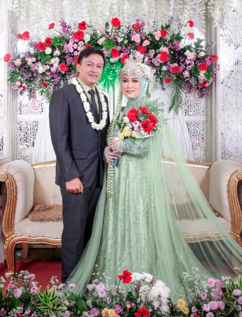 Foto sampul undangan Atin & Sheny